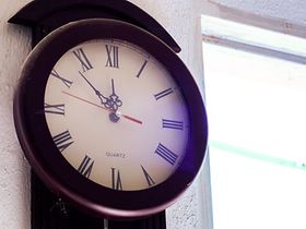 Uhr mit römischen Zahlen