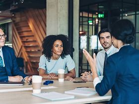 Unternehmensleitung bei einer Besprechung