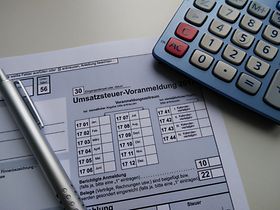 USt-Voranmeldung, Rechner, Stift