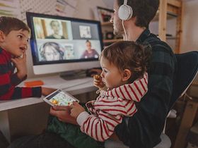 Vater Eltern Homeoffice Kind