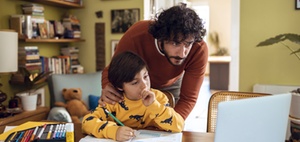 Väterreport: Spagat zwischen Beruf und aktiver Vaterschaft