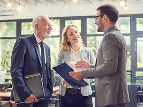 Verschiedene Generationen im Büro