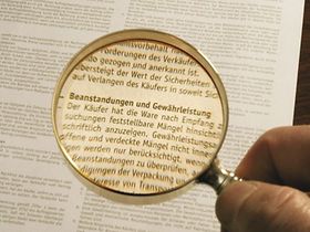 Vertrag unter die Lupe nehmen