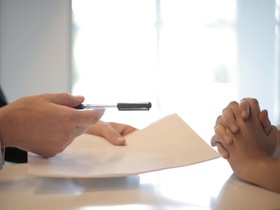 Vertrag unterschreiben