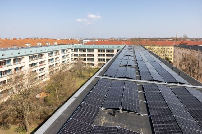 Solaranlagen und Denkmalschutz: Sonnenkraft auf alter Pracht