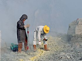 Vulkanologen installieren ein Frühwarnsystem
