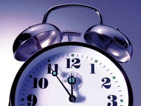 Wecke zeigt 5 vor 12