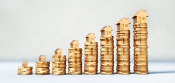Wert Immobilien Geldstapel Häuser Gold