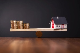Wippe Geld Haus Immobilienkauf