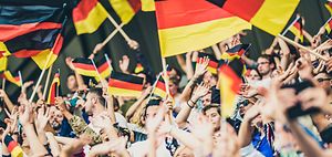 WM2026_Fans_Mit_Deutschlandflaggen