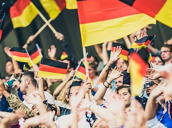 WM2026_Fans_Mit_Deutschlandflaggen