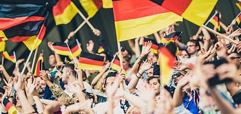 WM2026_Fans_Mit_Deutschlandflaggen