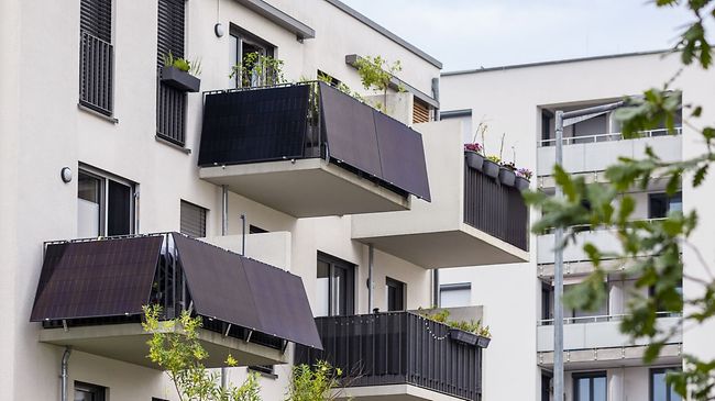 Wohnanlage Mehrfamilienhaus Photovolatik Balkonkraftwerk 