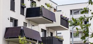 Wohnanlage Mehrfamilienhaus Photovolatik Balkonkraftwerk 