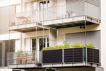 Wohnanlage Mehrfamilienhaus Balkone Balkonkraftwerk Solar