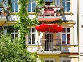 wohnanlage_altbau_balkone_begruenung