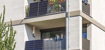 wohnanlage_mehrfamilienhaus_photovoltaik_balkon