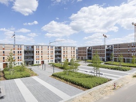 Wohnhaus Neugraben außen_mit Kränen