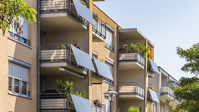 wohnquartier_mehrfamilienhaus_photovoltaik_fassade