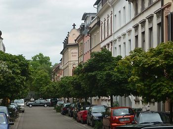Wohnumfeld_Altbau_Strassenraum_Baumbestand