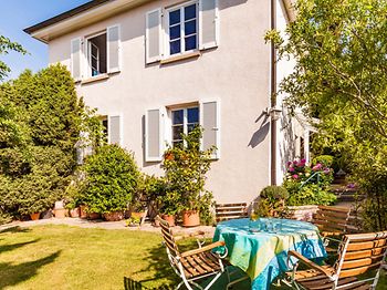 wohnumfeld_einfamilienhaus_garten_wohnen