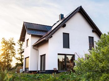 wohnumfeld_einfamilienhaus_photovoltaik_dach