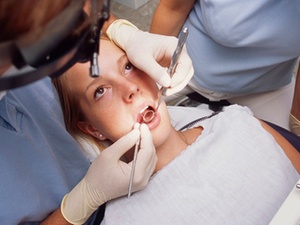 Gefängnis und Berufsverbot für Zahnarzt nach Zahn-OP