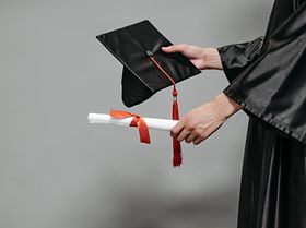 Zertifikat Abschluss MBA Graduation Bachelor Master Studium