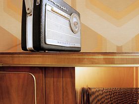 Zimmereinrichtung aus den 60er Jahren, Detail mit Radio