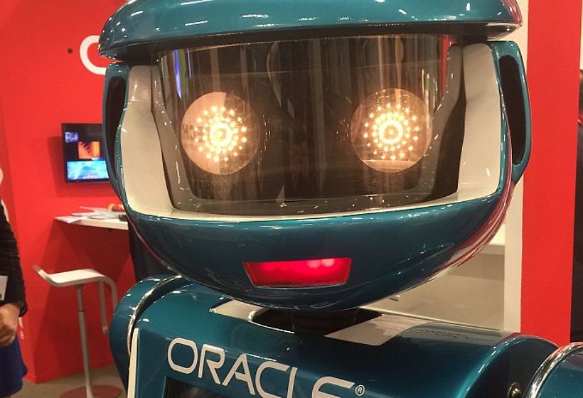 Charmoffensive mit Roboter