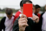 Rote Karte Schiedsrichter Fußball Fehler Foul Rote Karte Schiedsrichter Fußball Fehler Foul